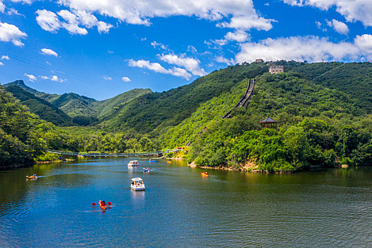 北京怀柔黄花城水长城,绿水青山风景如画