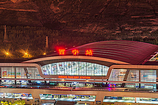 青海西宁火车站夜景