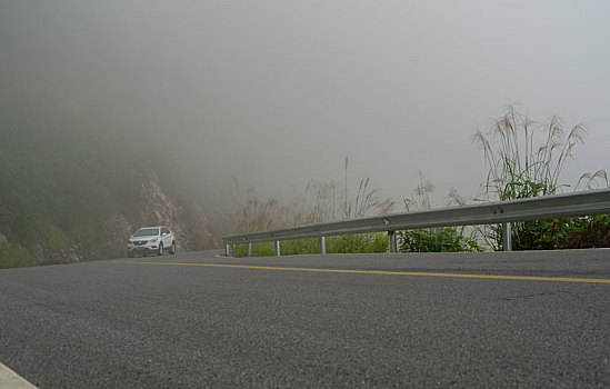 重庆酉阳,车行山道中犹在画中游