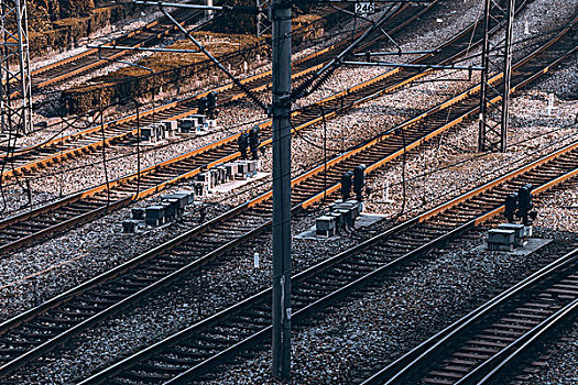上海火车站内的铁轨俯瞰