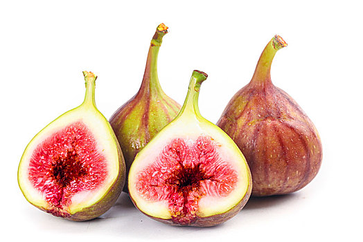 切开的无花果放在白底上