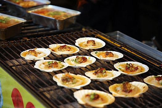 山东省日照市,数百种美食小吃尽显人间烟火气,东夷小镇人流如织掀起