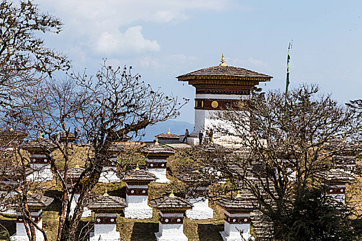 不丹-多曲拉山口dochu,la的108座佛塔