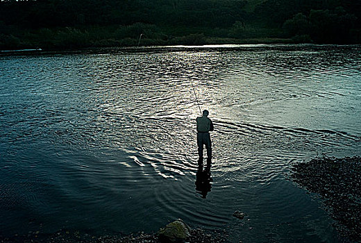 男人,站立,钓鱼,河边,苏格兰
