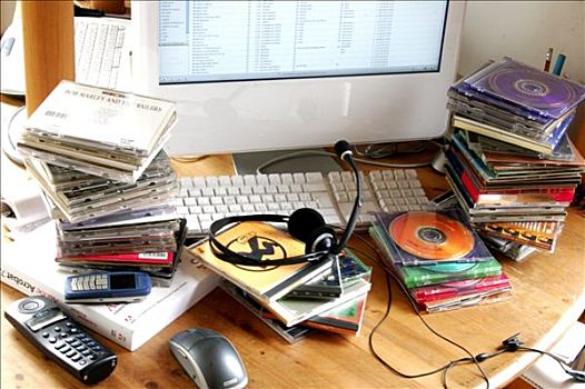 俯视,电脑,书桌,cd,书本,耳机,手机