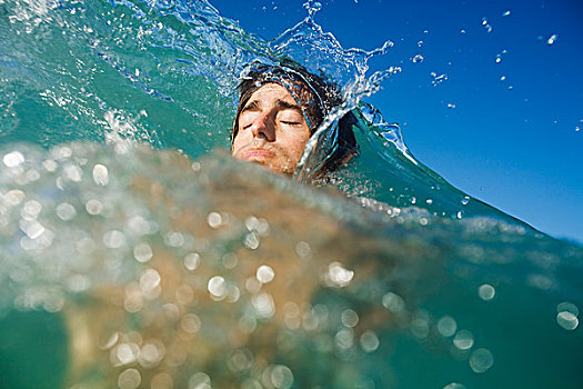 一个,男人,淹没,波浪,黄金海岸,昆士兰,澳大利亚