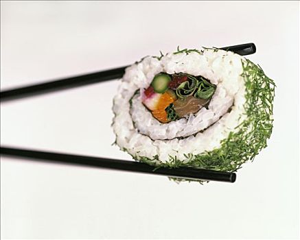 寿司卷,三文鱼,蔬菜,筷子