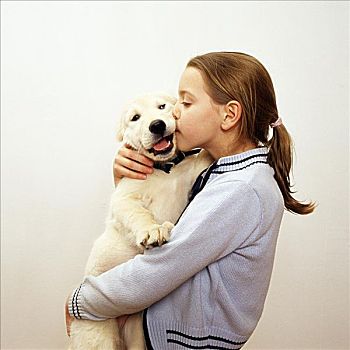 女孩,吻,拉布拉多犬,小狗