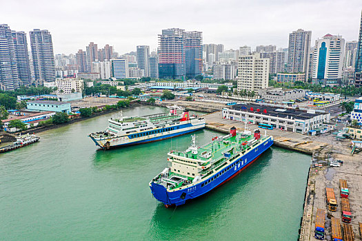 航拍海南海口秀英港,海口港客运站,滚装轮