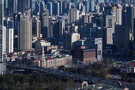 鸟瞰上海人民广场及其周边新老建筑