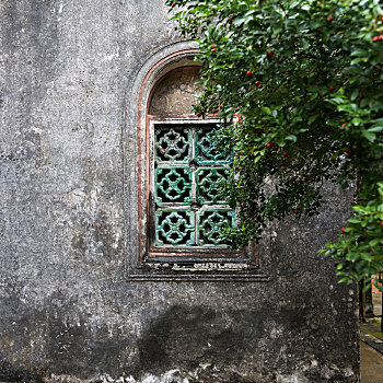 海南文昌符家宅遗址的老墙和窗户