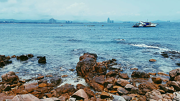 海边礁石