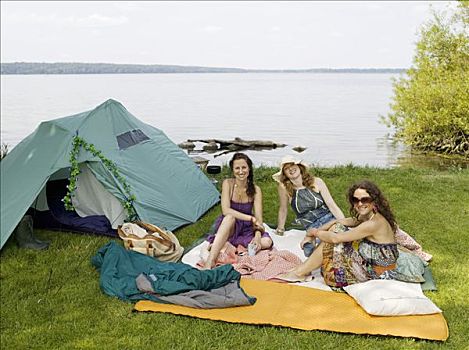三个女人,露营,水