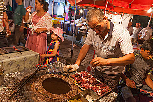 新疆美食馕坑烤肉