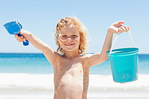 微笑,男孩,桶,铲,海滩