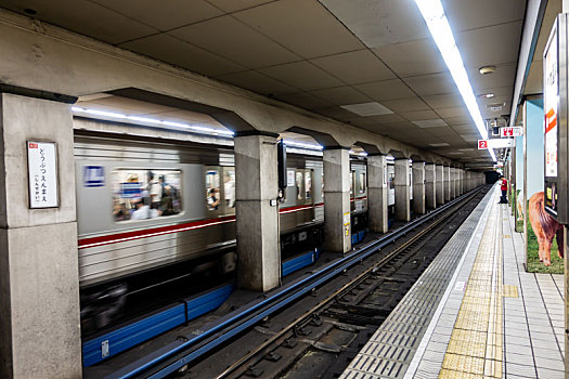 日本大阪的地铁车站