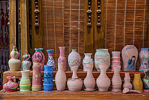 陕西省西安大唐芙蓉园唐市的陶瓷工艺品