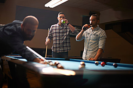 男人,玩,游泳池,朋友,喝,啤酒,背景