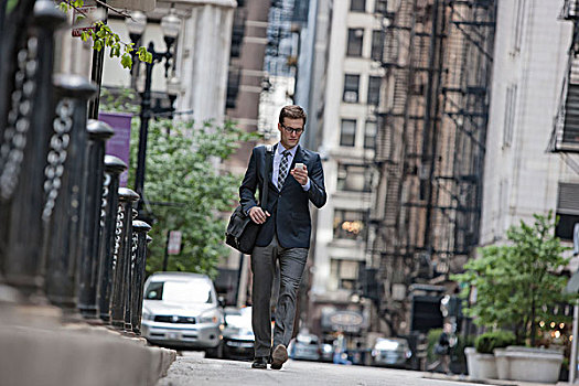 工作,白天,商务人士,套装,领带,城市街道,检查,机智,电话