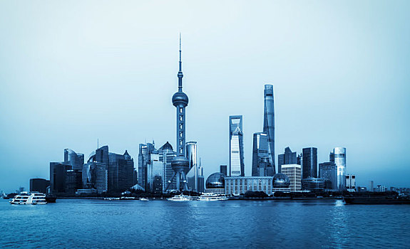 上海陆家嘴金融区现代建筑和广场街道
