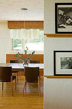 吊灯,高处,木桌子,现代,餐厅