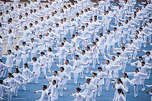 长安汽车集团成立157周年庆典会上表演的,千人太极拳