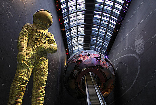 英格兰,伦敦,南肯辛顿,雕塑,宇航员,扶梯,向上,巨大,画廊,红色,自然历史博物馆