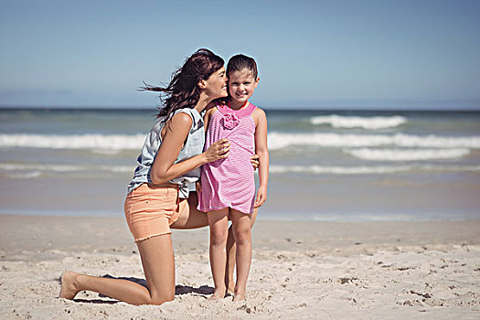 高兴,母亲,吻,女儿,海滩,晴天
