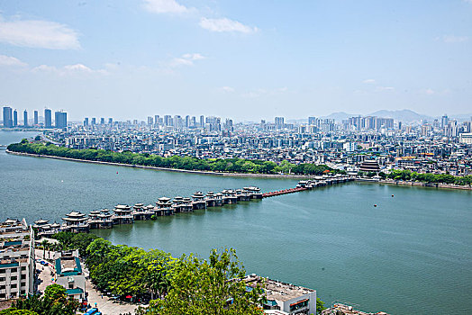 远眺广东潮州城韩江上中国四大古桥------广济桥