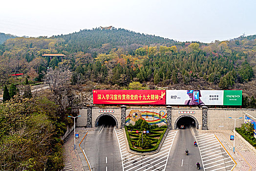 河北邯郸,世界最大元宝3层楼高元宝亭,入选第三届中国十大丑陋建筑