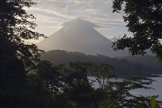 阿雷纳尔,火山,黎明,阿雷纳火山国家公园,阿拉胡埃拉,哥斯达黎加