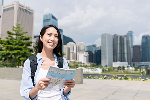 女人,使用,城市地图,香港