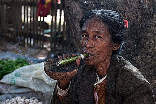 女人,吸烟,雪茄,头像,曼德勒省,蒲甘,缅甸,亚洲