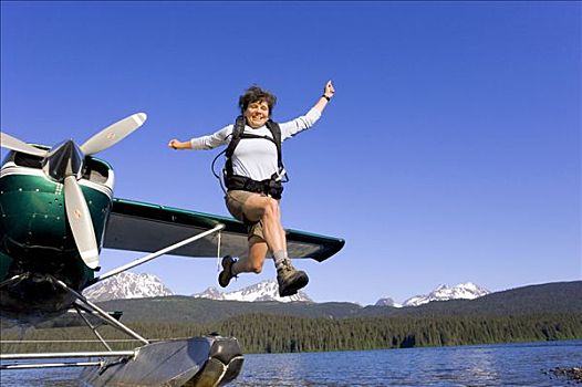 人,跳跃,水上飞机,海岸线,湖,远足,基奈,肯奈半岛,阿拉斯加,夏天