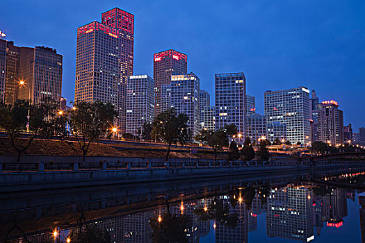 cbd道路夜景