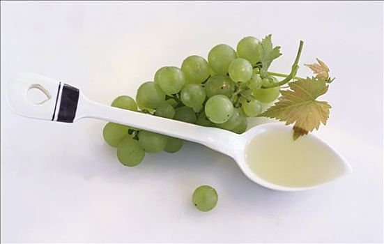 葡萄籽油,勺子,旁侧,绿葡萄
