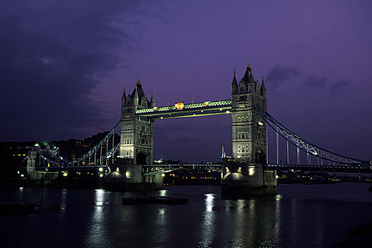 英格兰,伦敦,泰晤士河,塔桥,夜晚