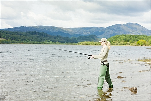 钓鱼,女人,湖,特罗萨克斯山,苏格兰