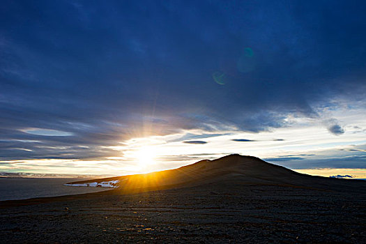 北极,斯瓦尔巴特群岛,子夜太阳,偷窥,仰视,云,遥远,北方