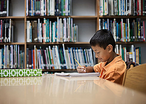 男孩,坐,桌子,学校,图书馆,铅笔,学习