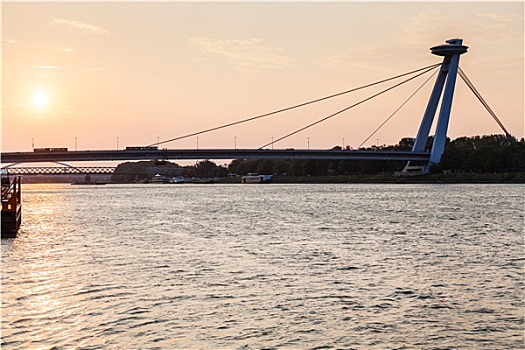 桥,多瑙河,早晨