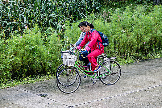 朝鲜人喜欢骑自行车出行成了名副其实的自行车王国