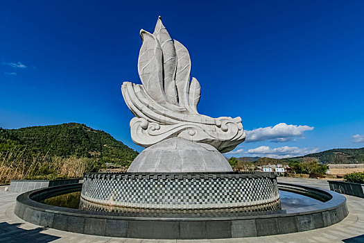 福建省武夷山市下梅古村万里茶道起点雕像装饰建筑