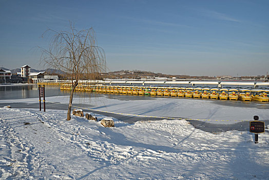 河北省石家庄市龙泉湖公园雪景