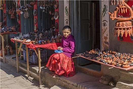 未知,小女孩,坐,销售,商品,陶器,十二月,巴克塔普尔,加德满都山谷,尼泊尔