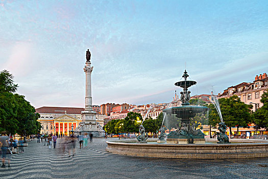 罗斯奥广场,喷泉,柱子,日落,里斯本,葡萄牙