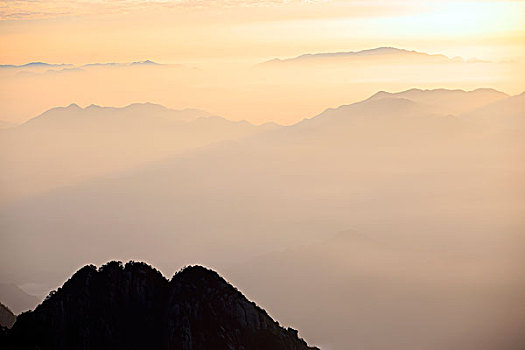 山峦,山顶,远景