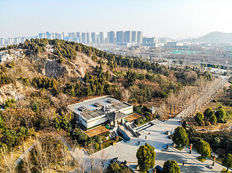 航拍江苏徐州龟山景区龟山汉墓