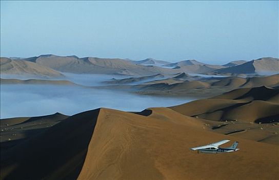 旅游,飞行,俯视,红色,沙丘,索苏维来地区,早晨,薄雾,纳米比诺克陆夫国家公园,纳米比亚