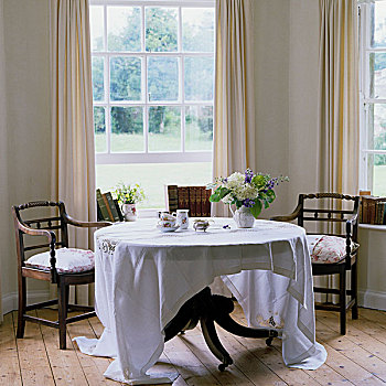 餐桌,暗色,木椅,凸窗,花园